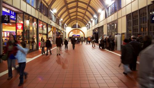 in der neuen Bahnhofshalle